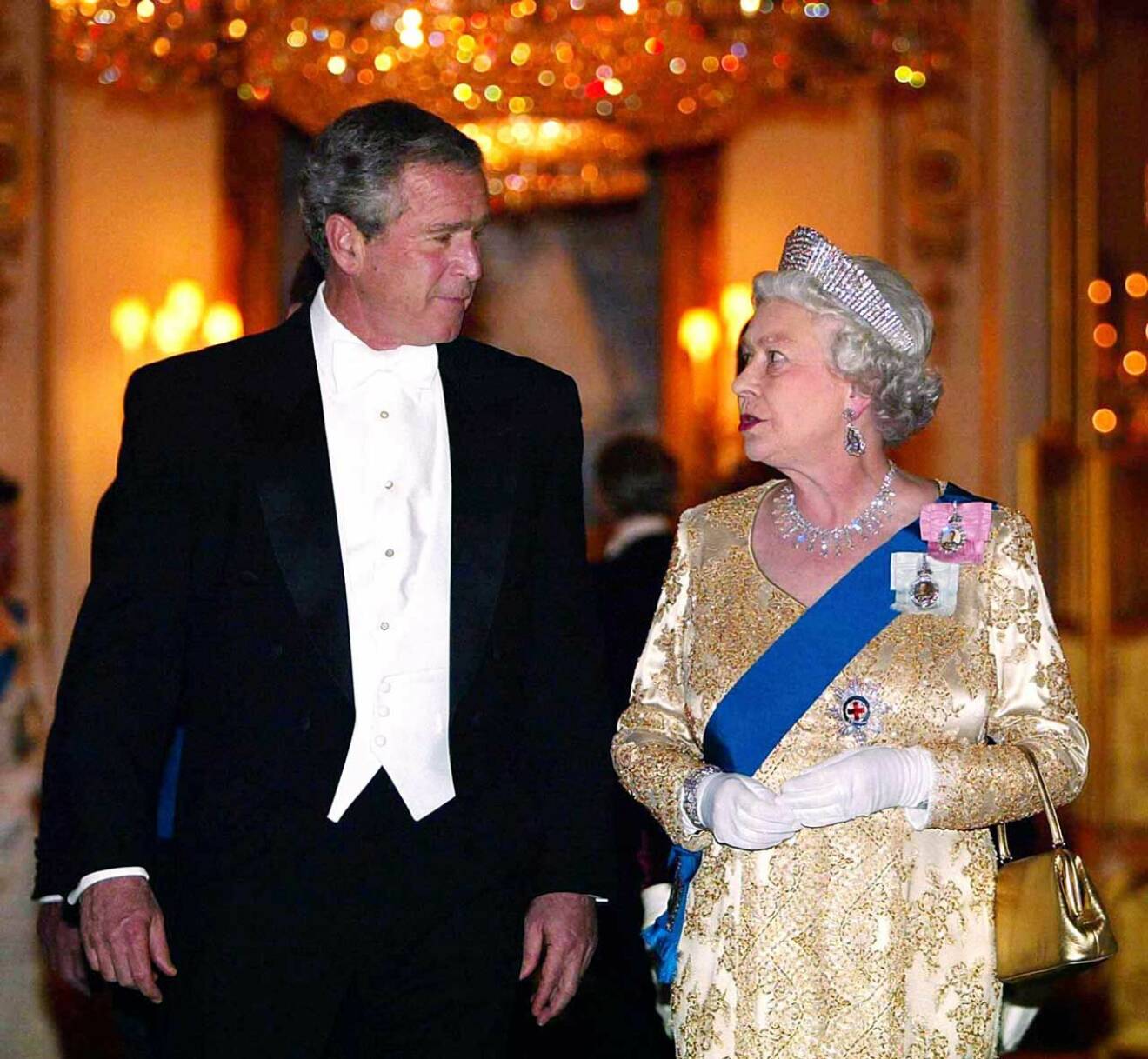 Drottning Elizabeth med George W. Bush.