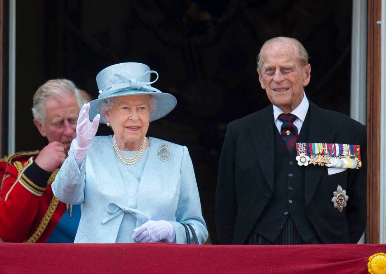 Drottning Elizabeth har endast missat ett Trooping the Colour, här syns hon tillsammans med sin make prins Philip. 