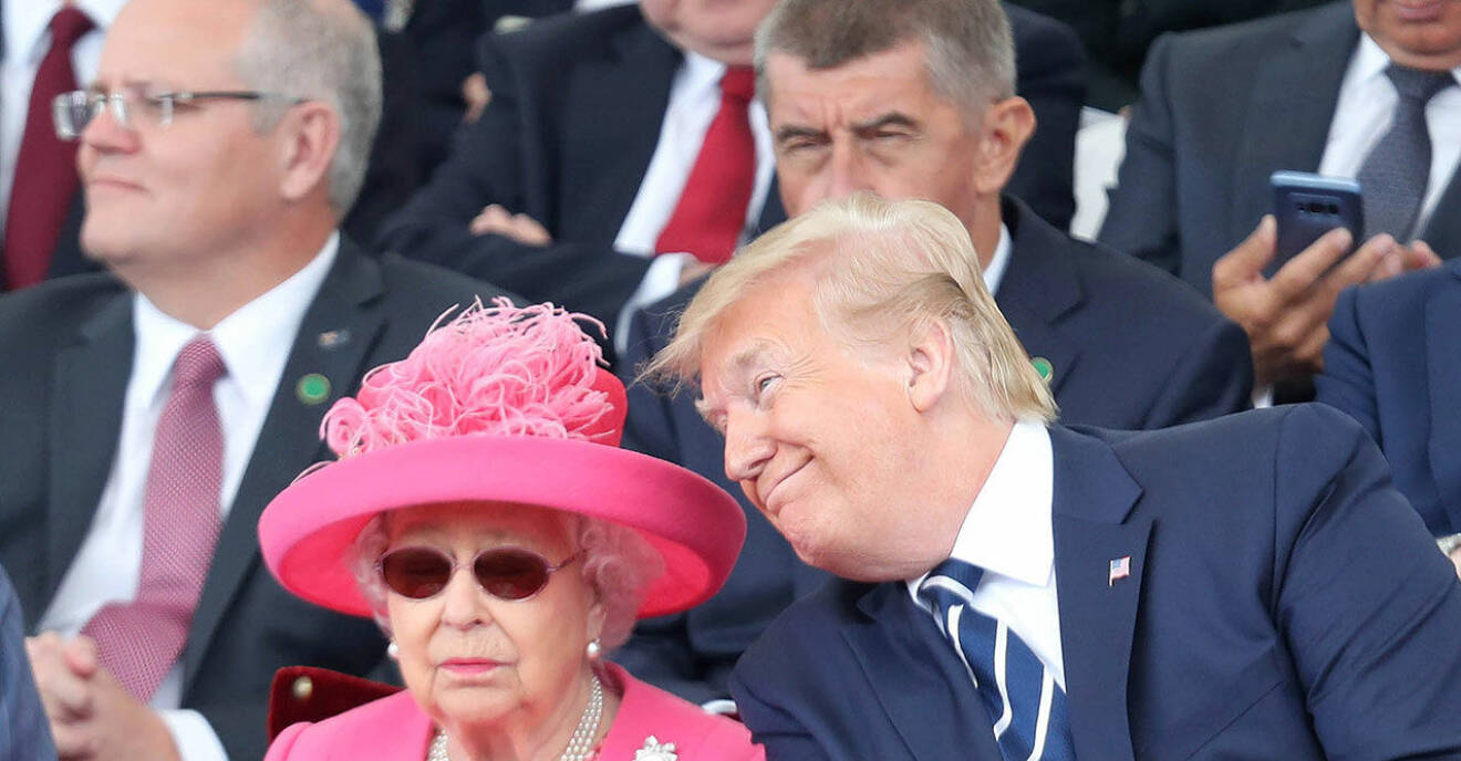 Elizabeth i rosa hatt med Donald Trump