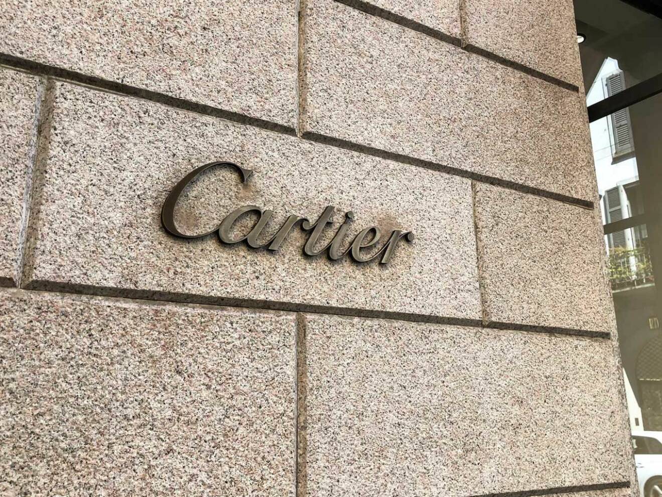 Klockan kommer från Cartier.