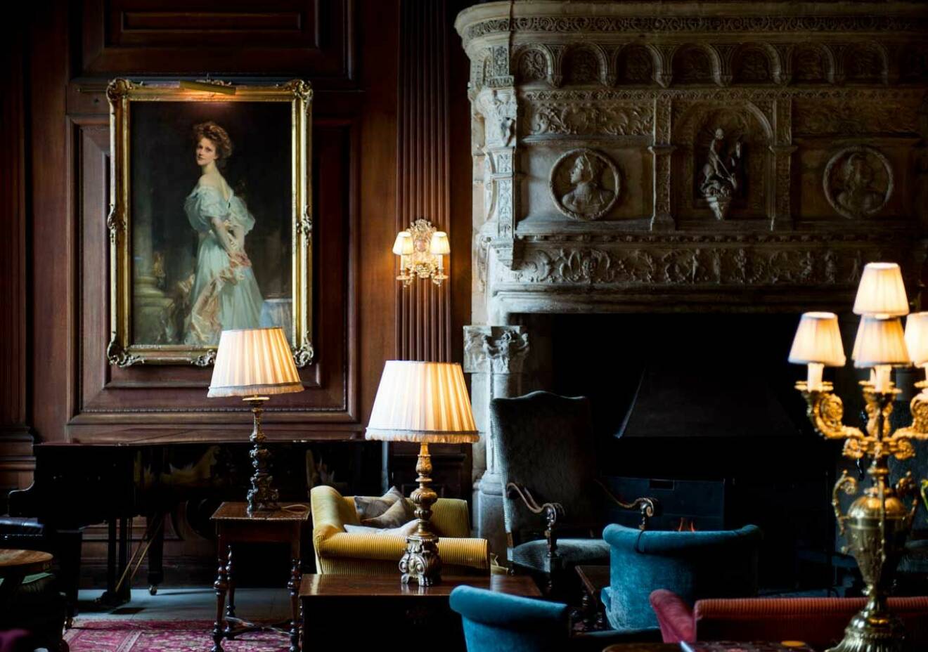 Entrén till Cliveden House med porträttet på Lady Astor, målat av John Singer Sargent.