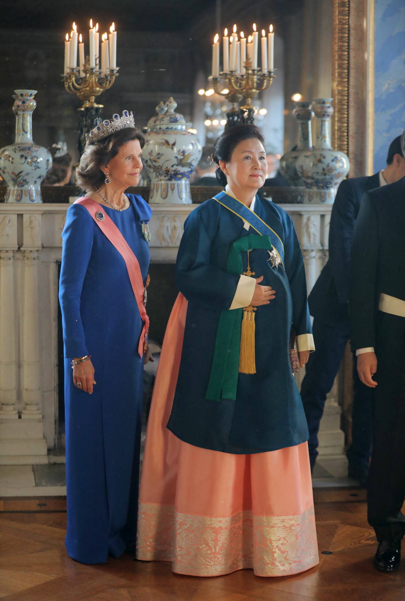Drottningen med Sydkoreas första dam Kim Jung-sook.