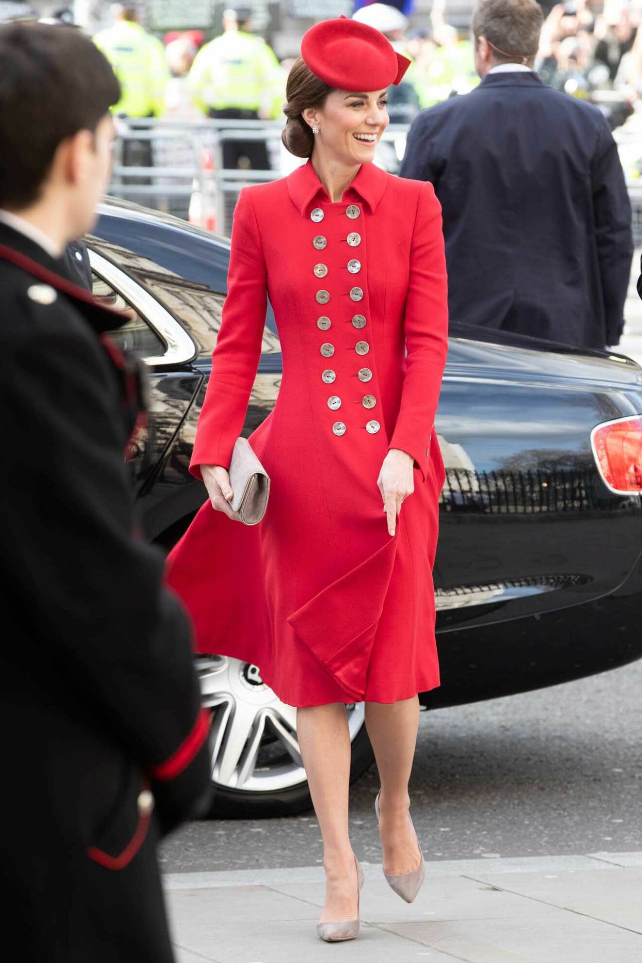 Kate i röd kappa