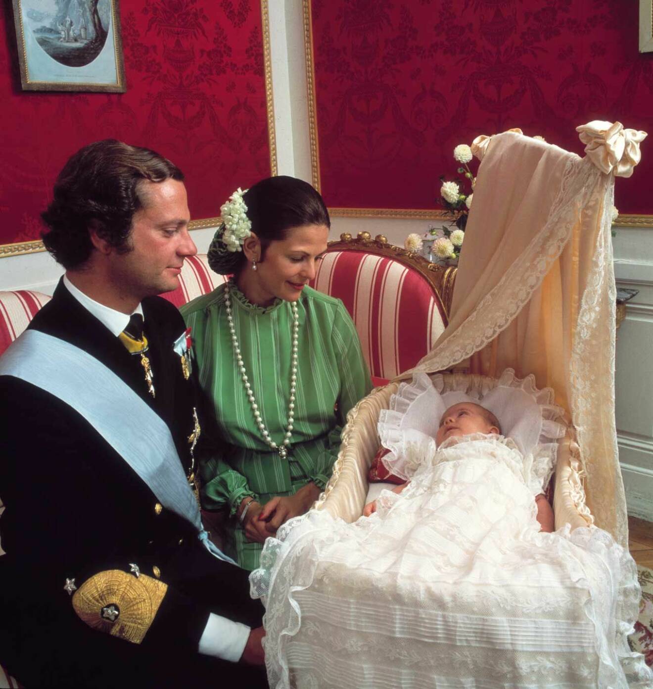 Den officiella familjebilden från kronprinsessan Victorias dop 1977.