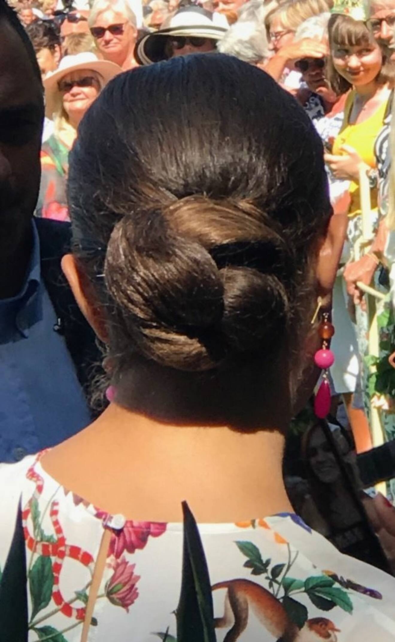 Kronprinsessan Victorias hårknut under Victoriadagen 2019. 