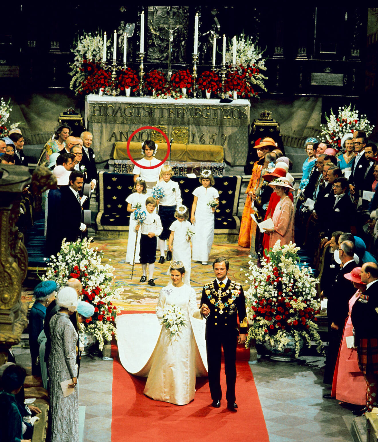 Drottningens brorsdotter Carmita Sommerlath vid kungaparets bröllop 1976. 