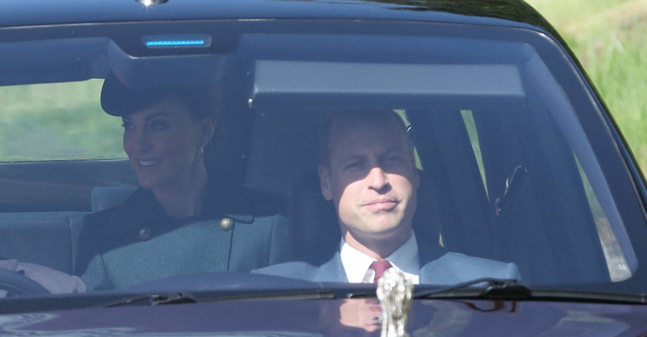 Prins William i bilen till kyrkan Crathie Kirk