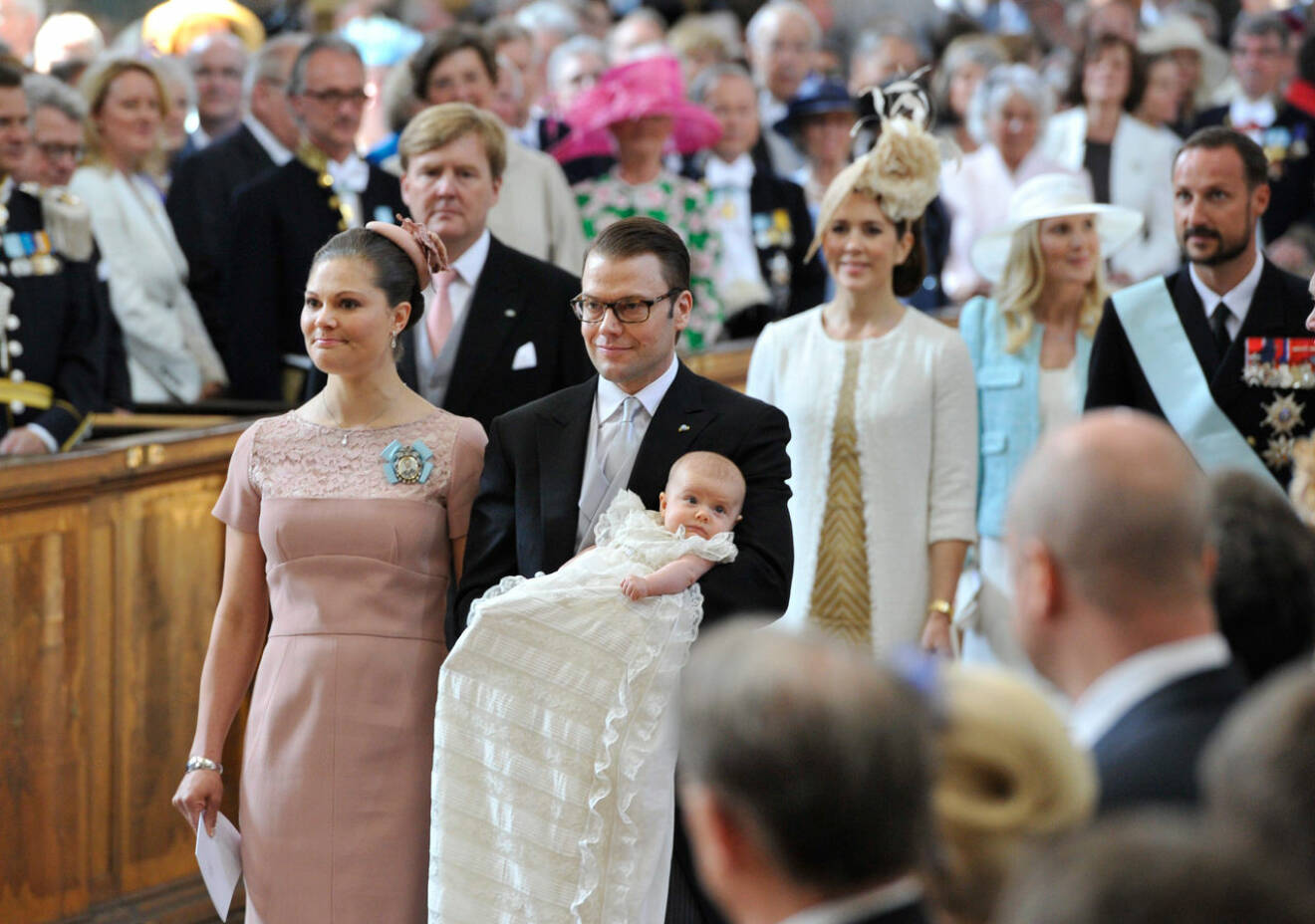 Kronprinsessan Mary vid sin guddotter prinsessan Estelles dop 2012.