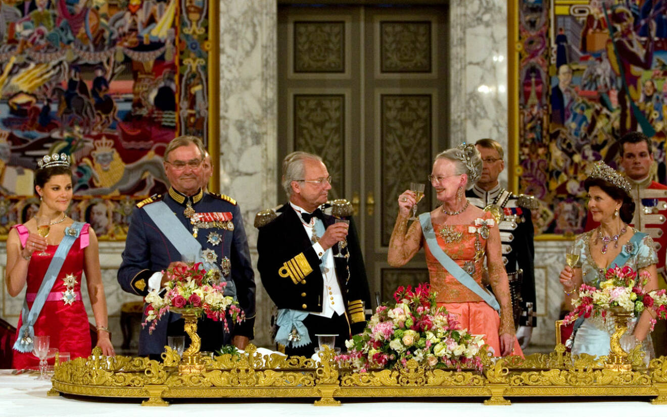 2007 var kungaparet och kronprinsessan på officiellt besök hos drottning Margrethe och prins Henrik.