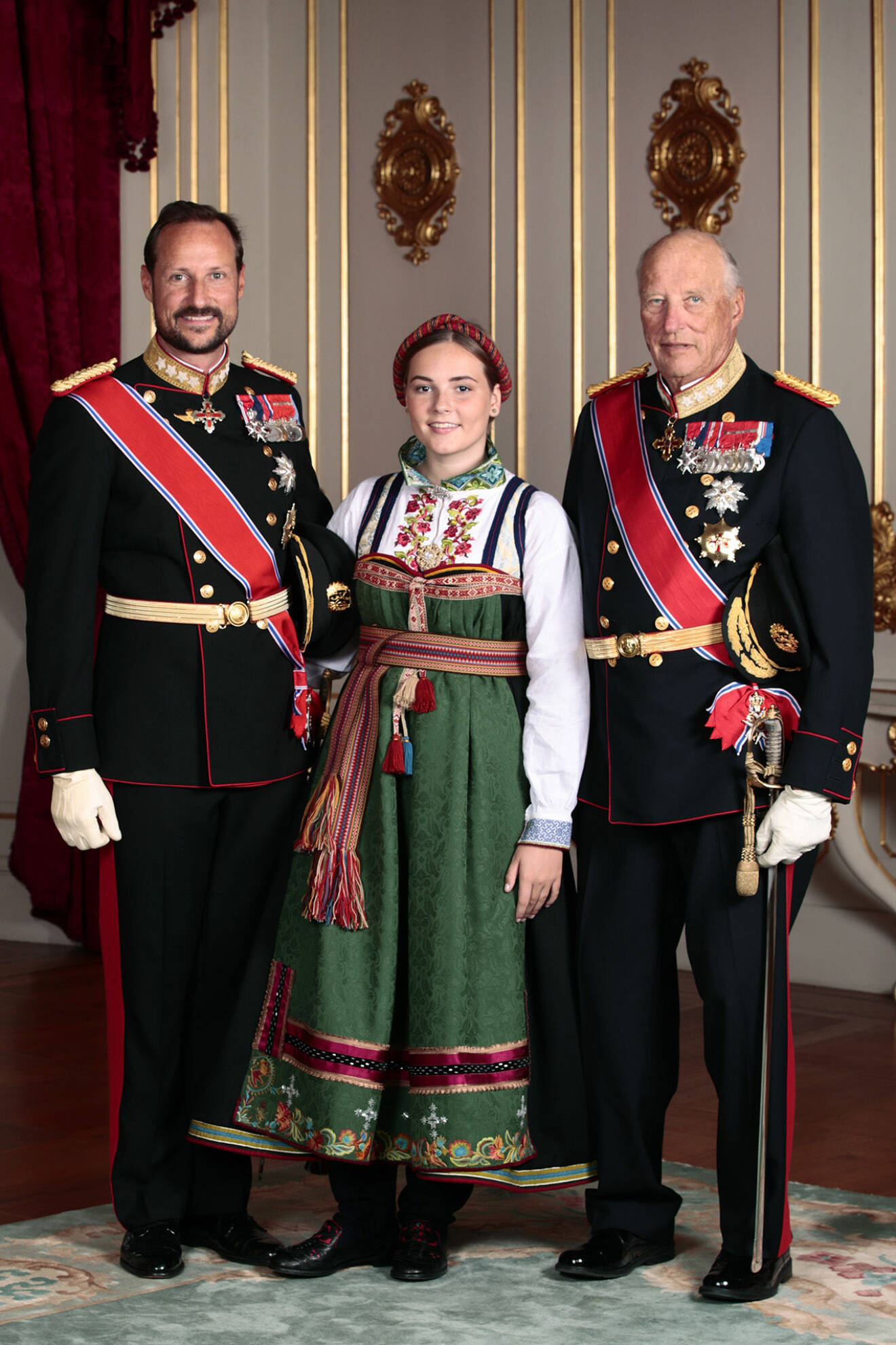 Kronprins Haakon, prinsessan Ingrid Alexandra och kung Harald