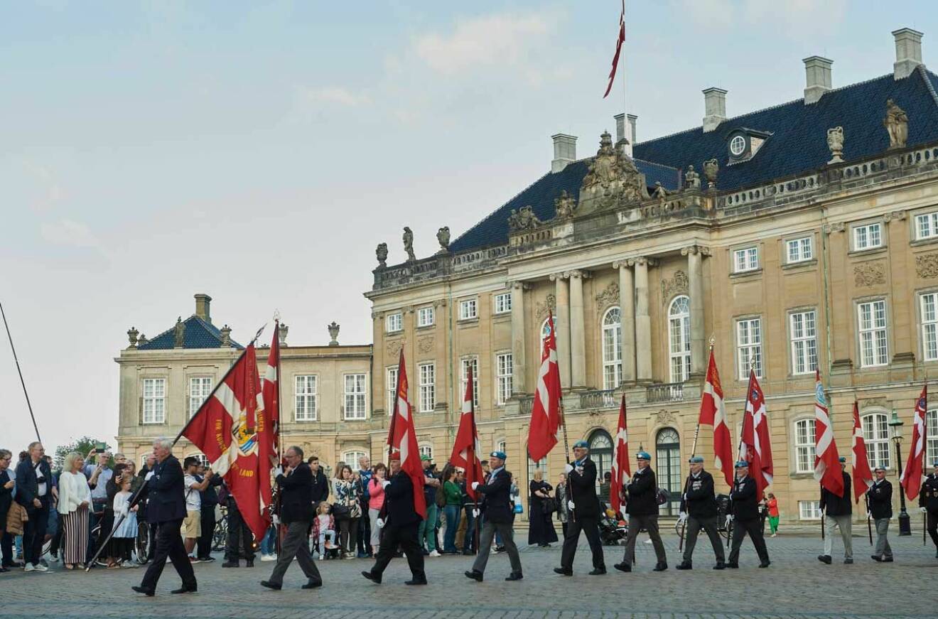Amalienborg ligger mitt i Köpenhamn. 