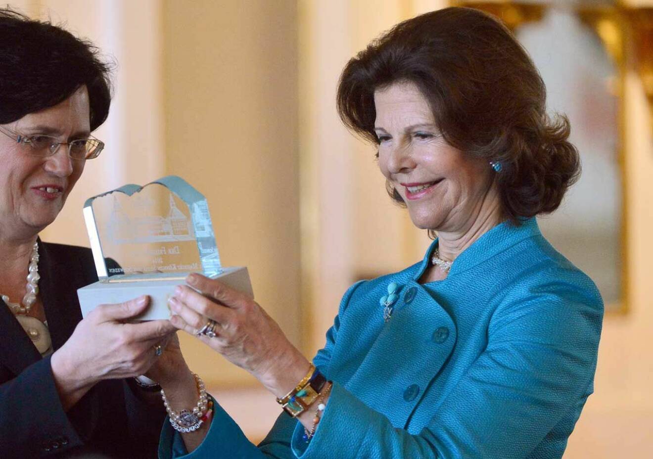Drottning Silvia får Friedenstein-priset i tyska Gotha 2014.
