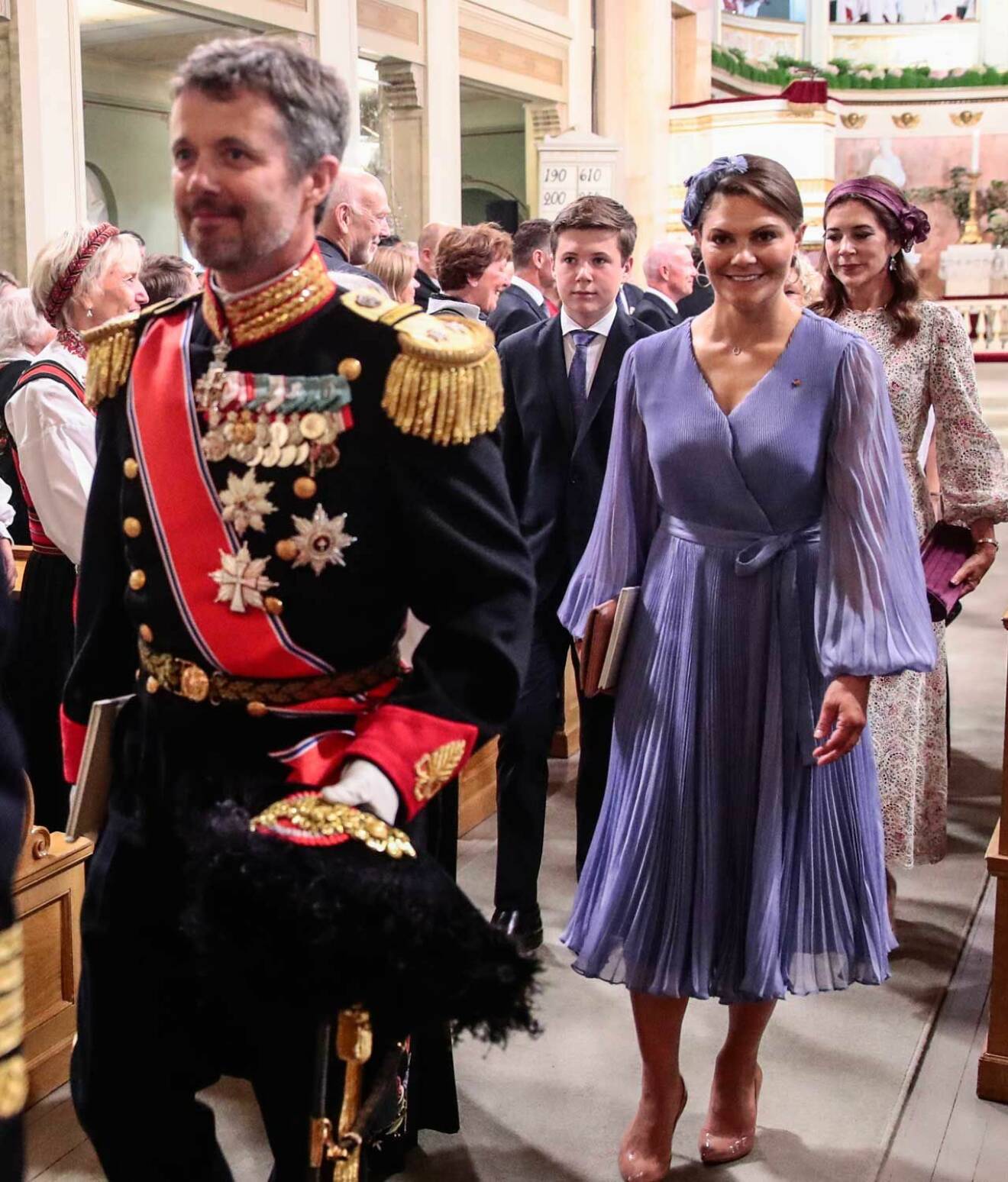 Kronprinsessan Victoria med sin syssling kronprins Frederik.