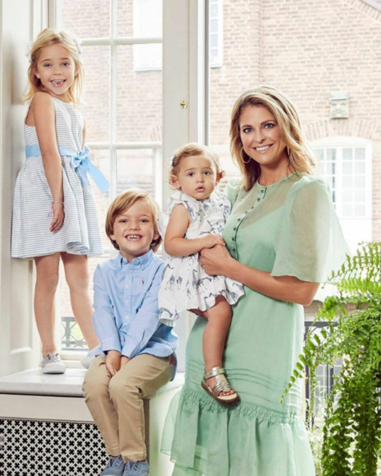 Prinsessan Madeleine med sina barn prinsessan Leonore, prins Nicolas och prinsessan Adrienne.