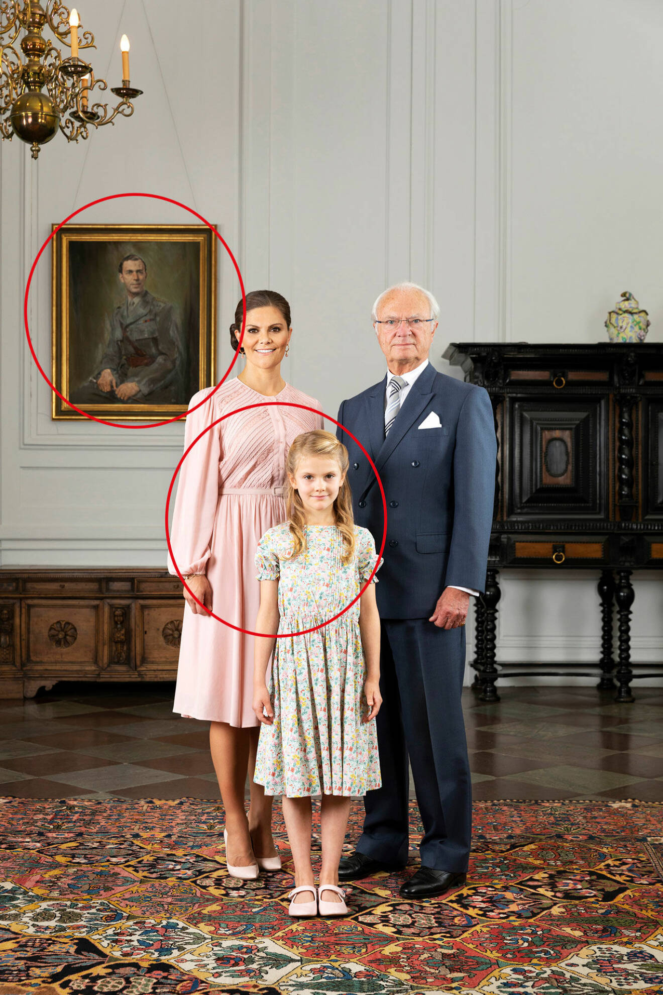 Kronprinsessan Victoria, kung Carl Gustaf och prinsessan Estelle på den historiska bilden. 