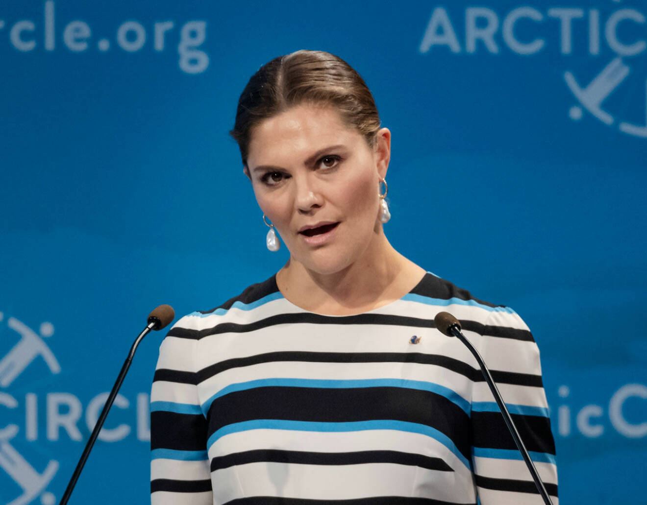 Kronprinsessan Victoria håller tal vid Arctic Circle Assembly i Reykjavik.