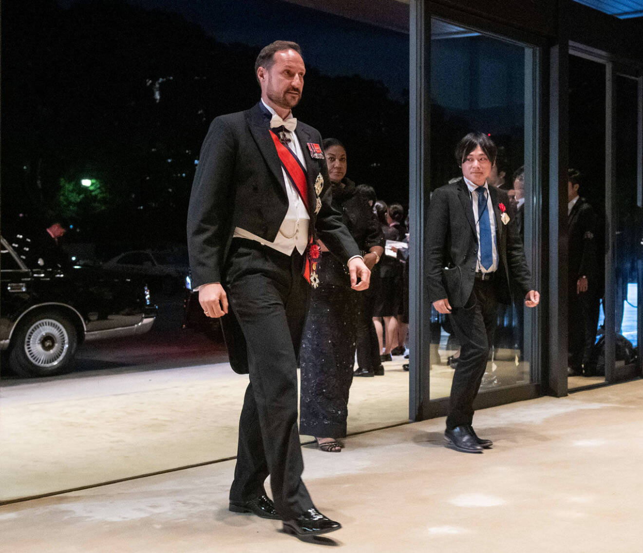 Kronprins Haakon utan Mette-Marit vid kröningen i Tokyo.