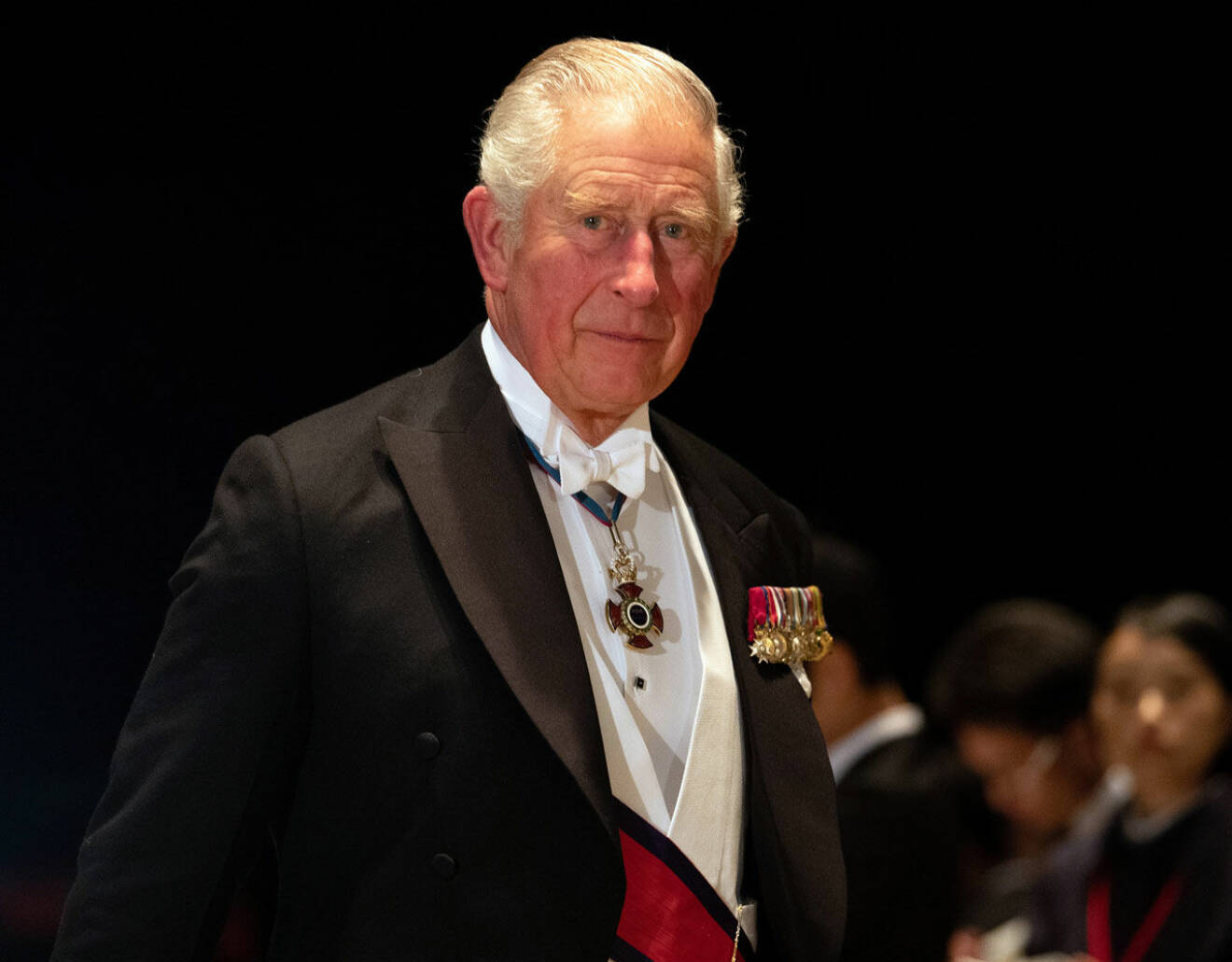 Prins Charles representerade drottning Elizabeth vid kröningen i Tokyo.