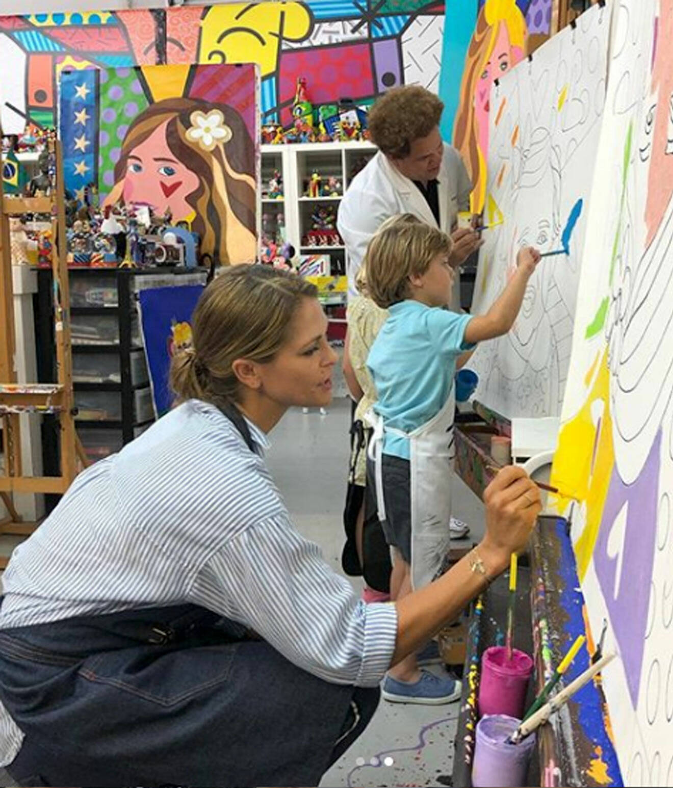 Prinsessan Madeleine och prins Nicolas målar med konstnären Romero Britto.