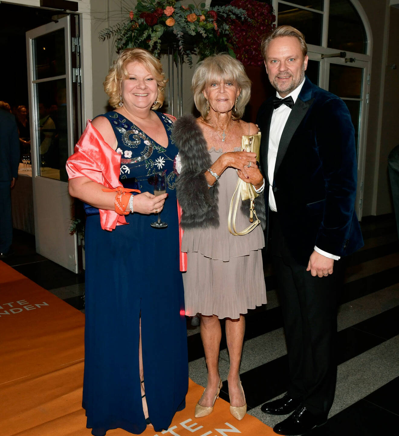 Prinsessan Birgitta vid Jontefondens galakväll i Göteborg. Här med generalsekreteraren Gunilla Ivarsson och Tommy Ivarsson som är insamlingsansvarig.