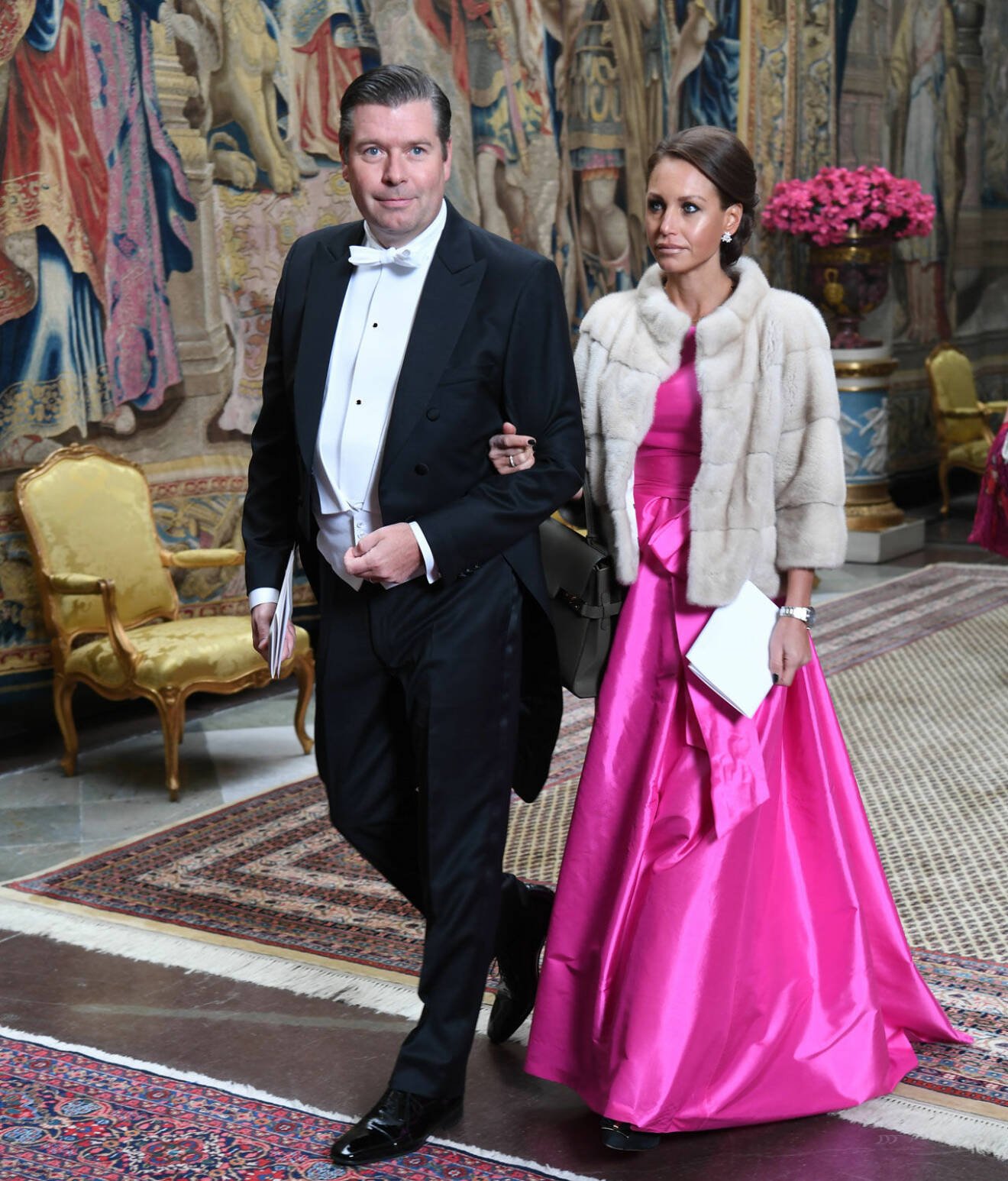 Chocking pink! SEB:s vd Johan Torgeby med sin fru Louise.