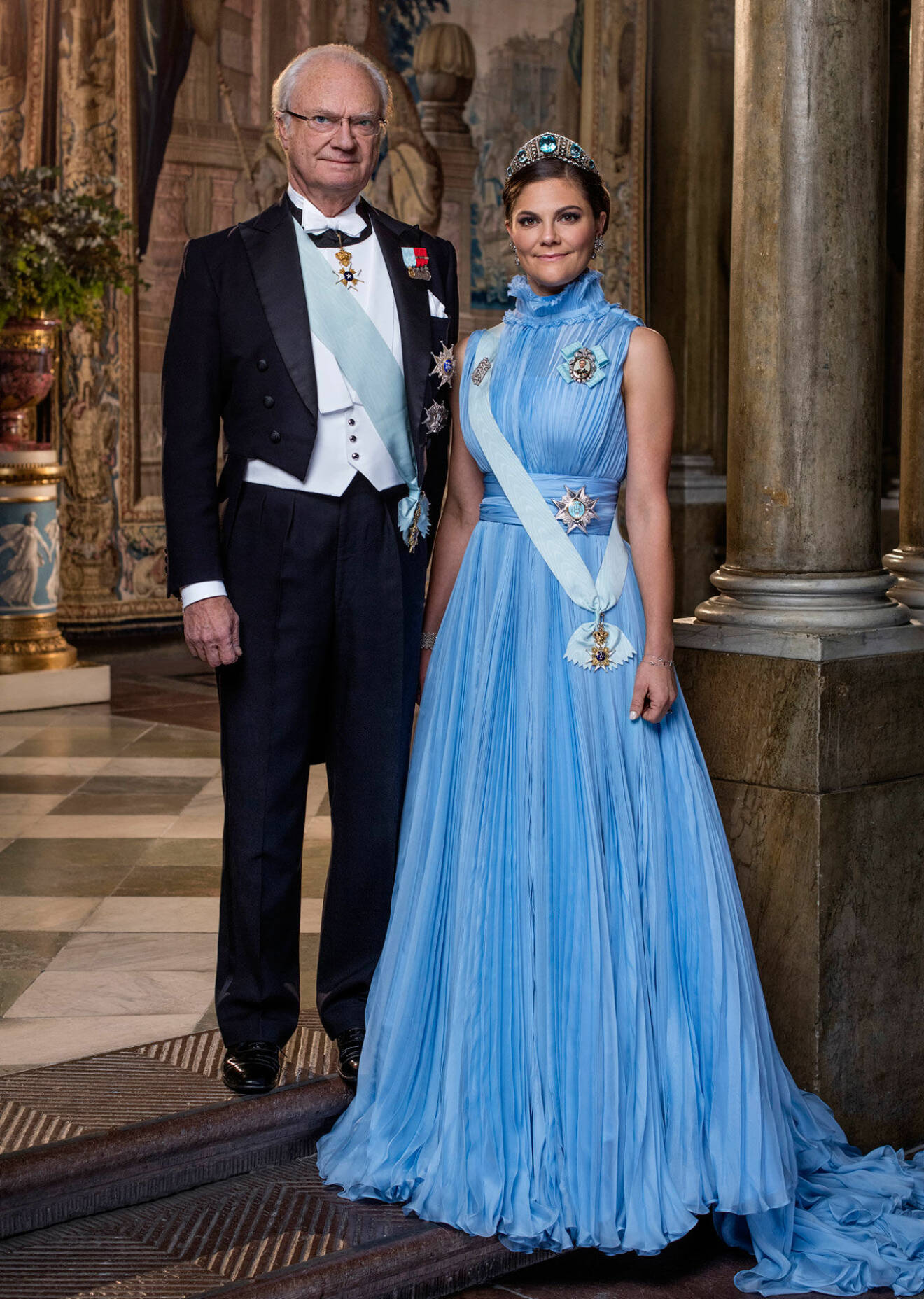Kungen och kronprinsessan Victoria på hovets officiella bild.