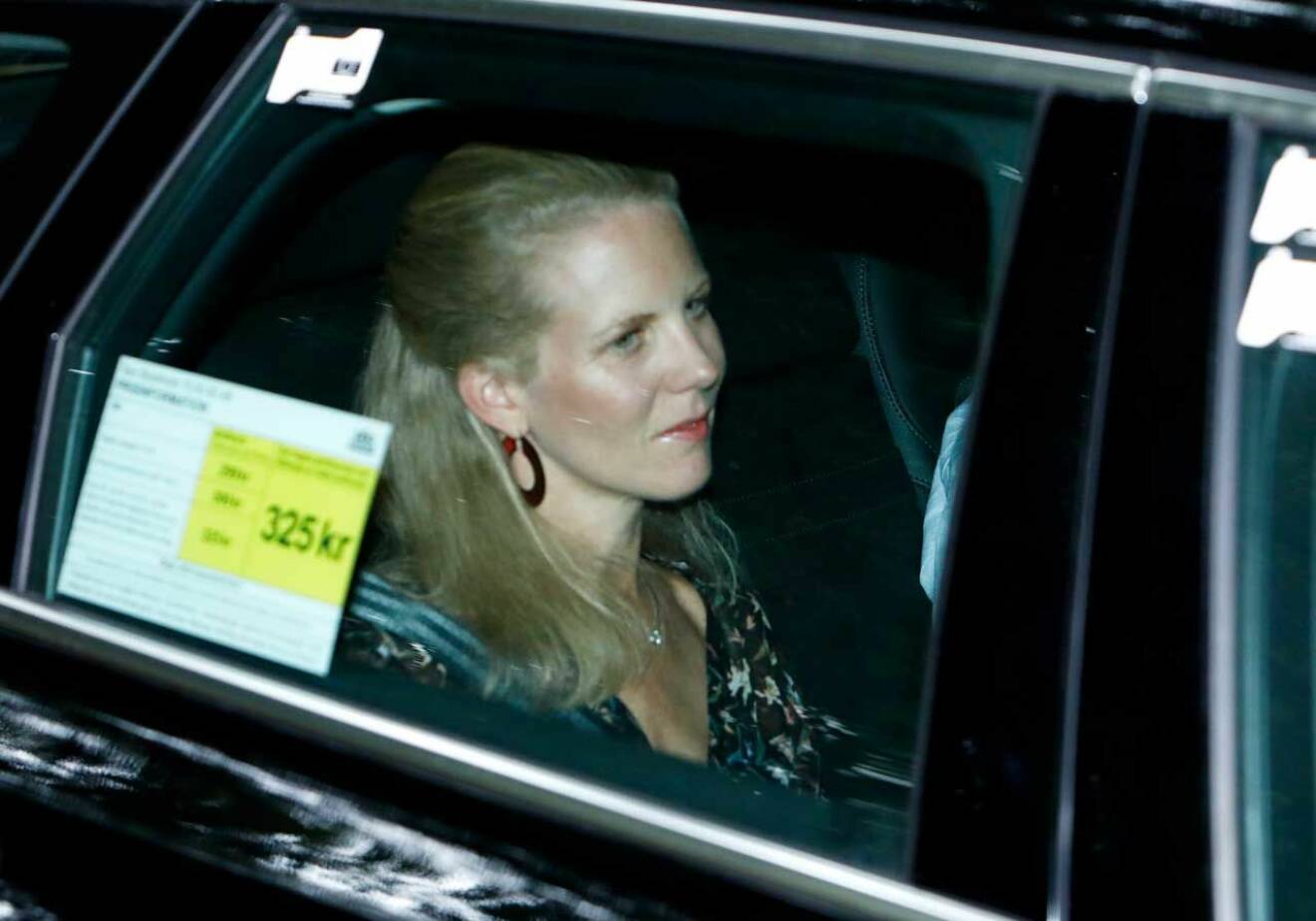 Louise Lindh på väg till kronprinsessan Victorias privata 40-årskalas. 