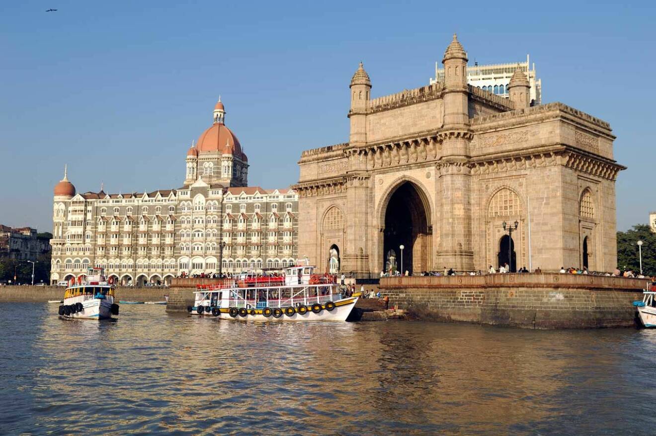 Anrika lyxhotellet Taj Mahal (till vänster) skakades av terrorattacken i Mumbai 2008.