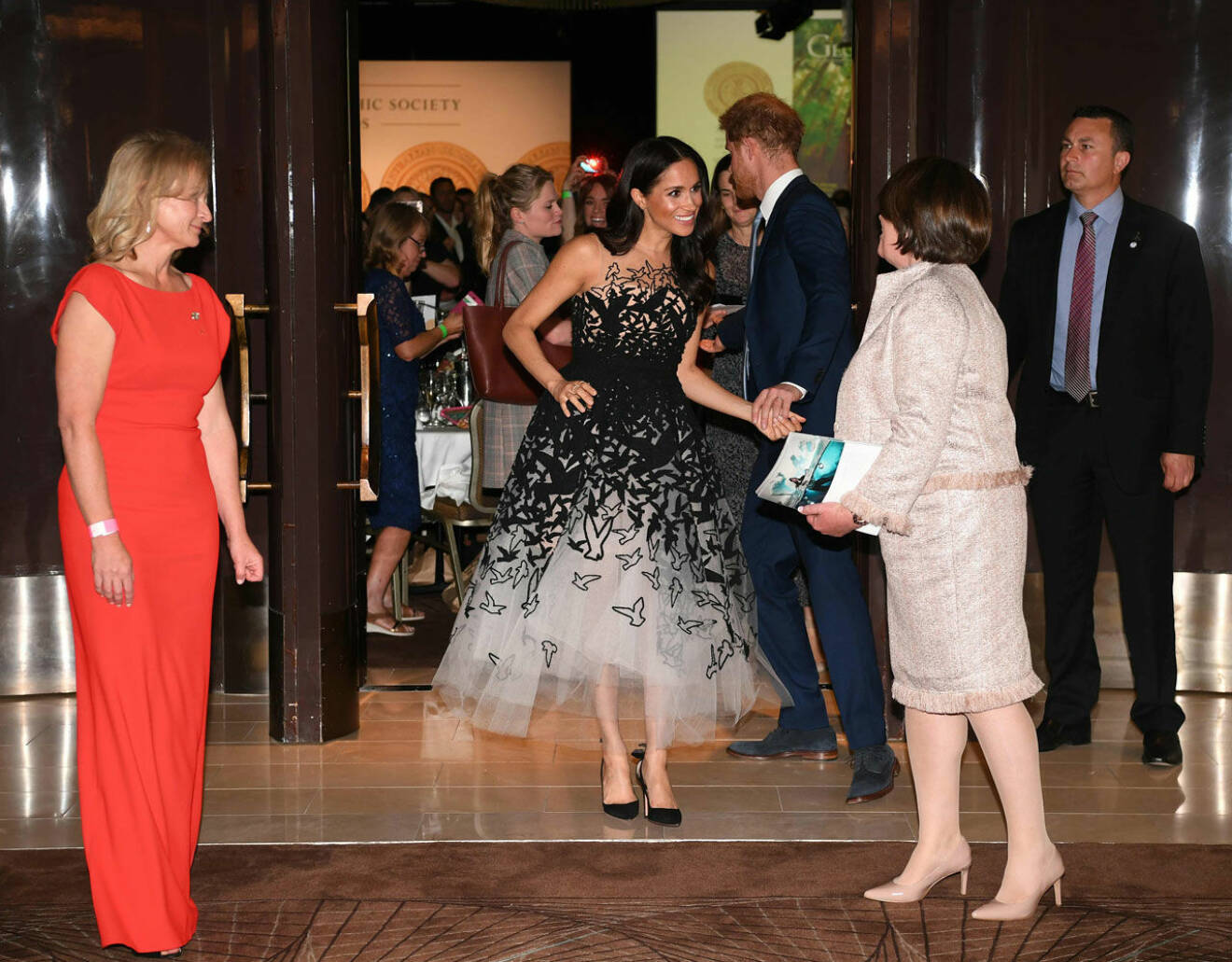 Hertiginnan Meghan Markle och prins Harry på välgörenhetsgala 2019.