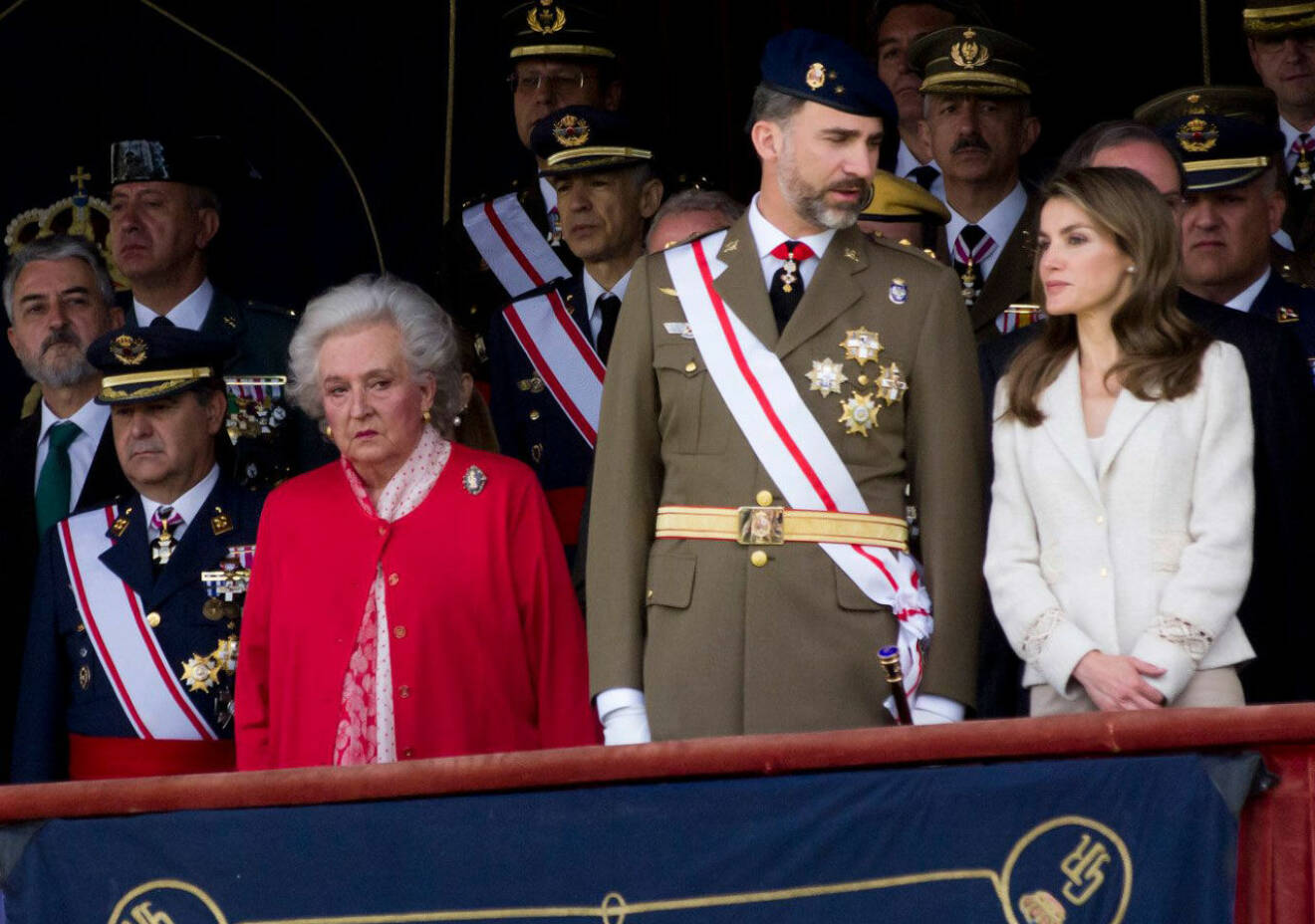 Prinsessan Pilar på hedersläktaren med sin käre brorson och hans Letizia.