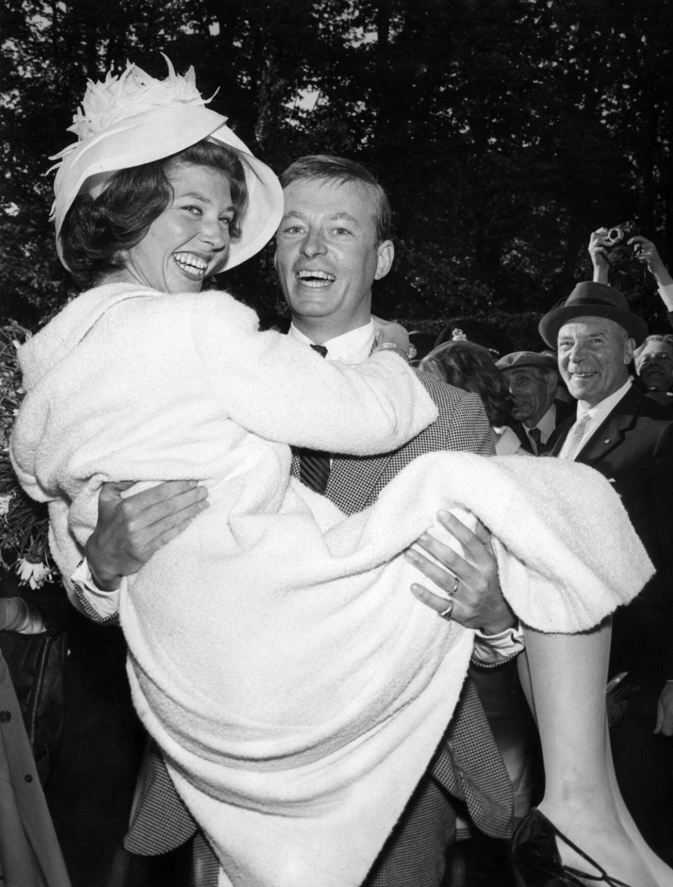 Prinsessan Désirée och friherre Niclas Silfverschiöld, nygifta 1964.