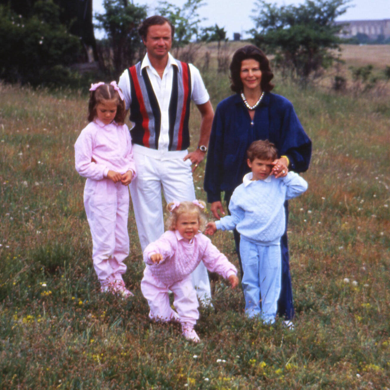 Prinsessan Madeleine rymmer från familjefotograferingen på Öland 1985.