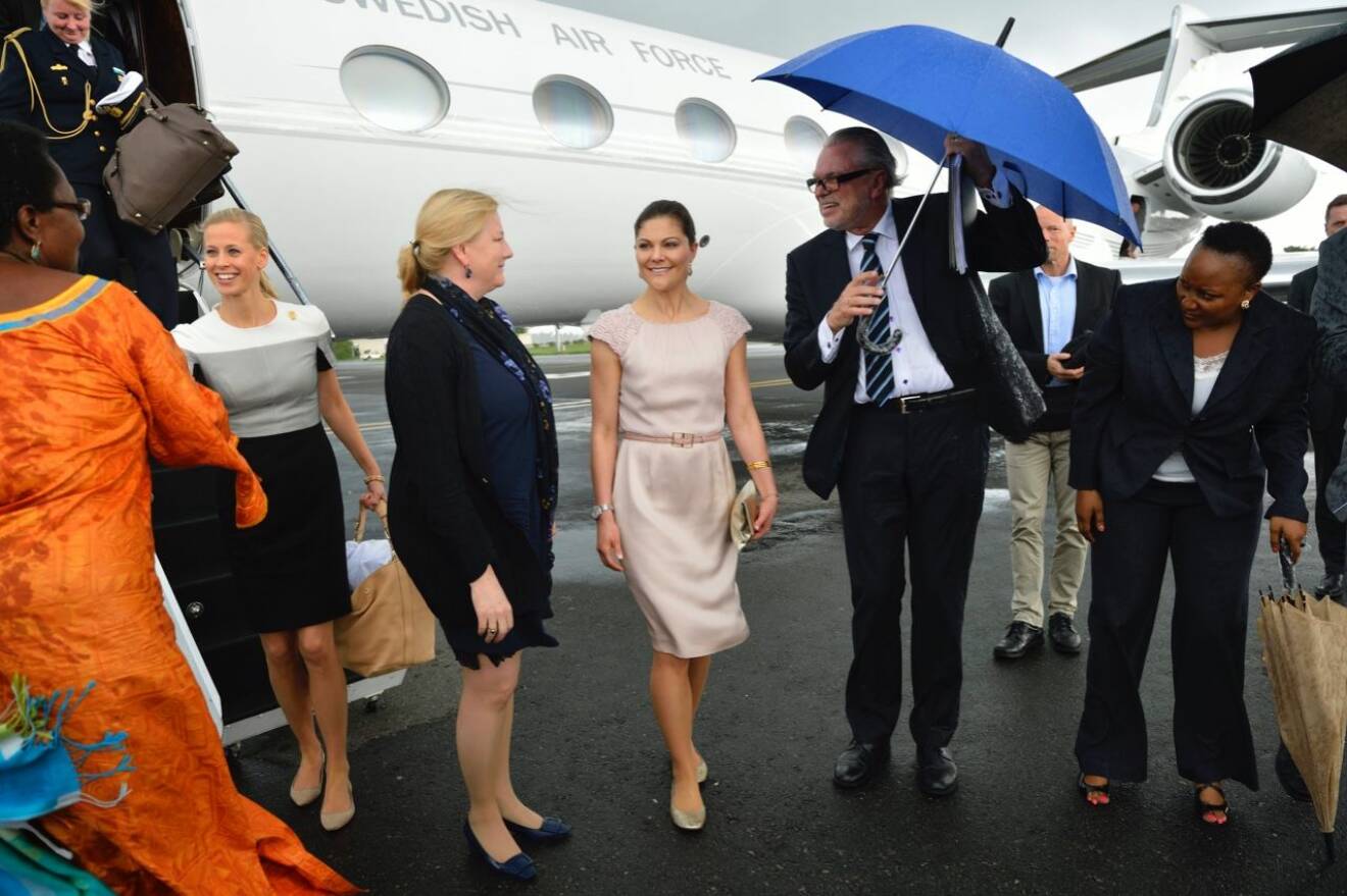 Kronprinsessan Victoria landar med regeringsplanet i Tanzania 2014