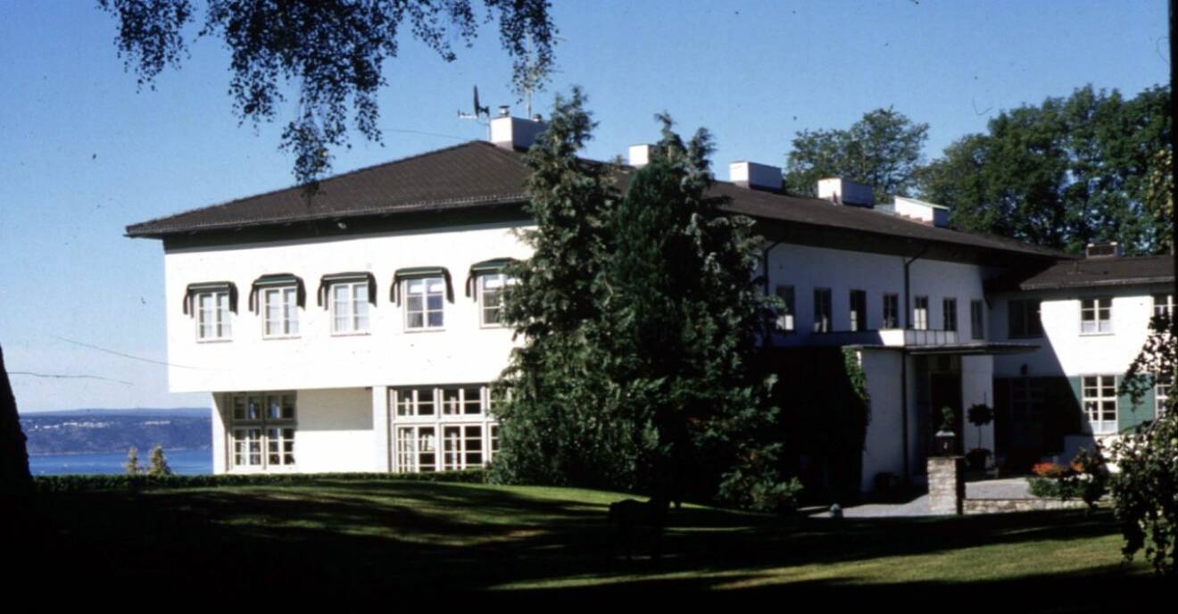 Norska kronprinsparet bor i vackra Skaugum utanför Oslo.