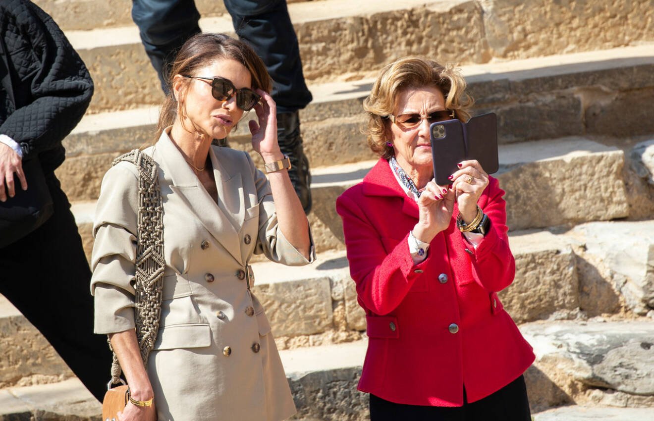 Drottning Sonja med drottning Rania. 