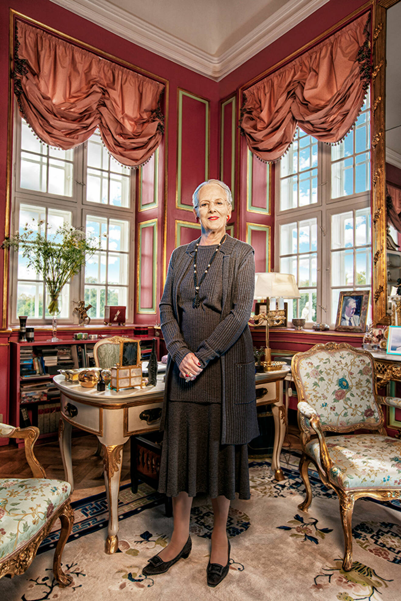 Drottning Margrethe i sitt arbetsrum på Fredensborgs slott.