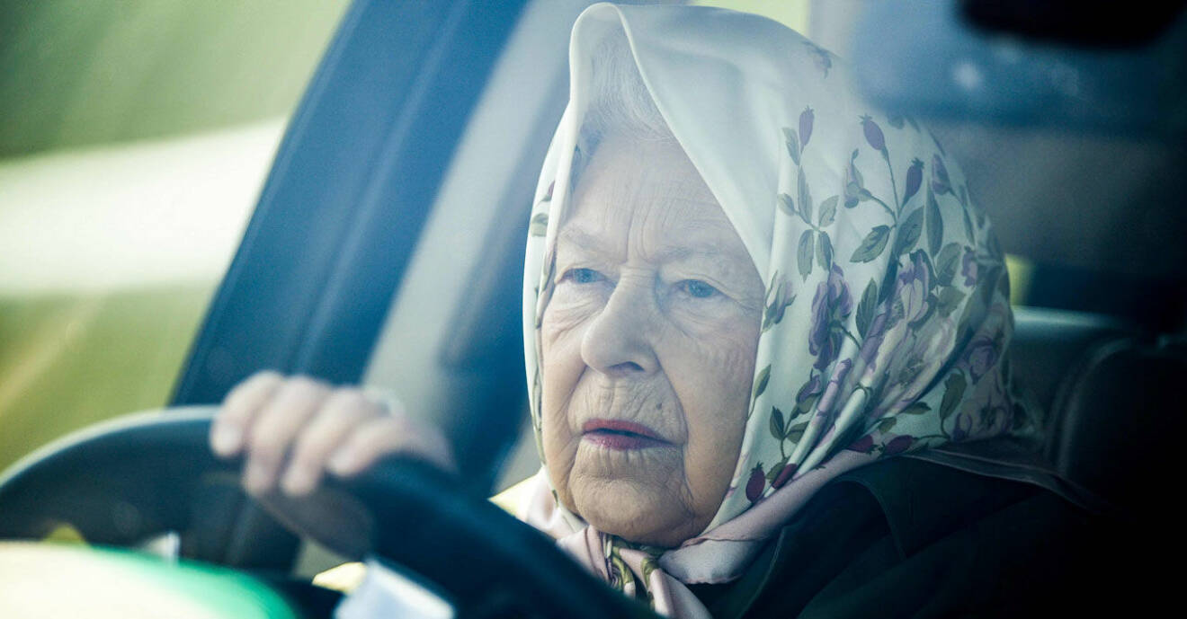 drottning Elizabeth vid ratten, kör bil