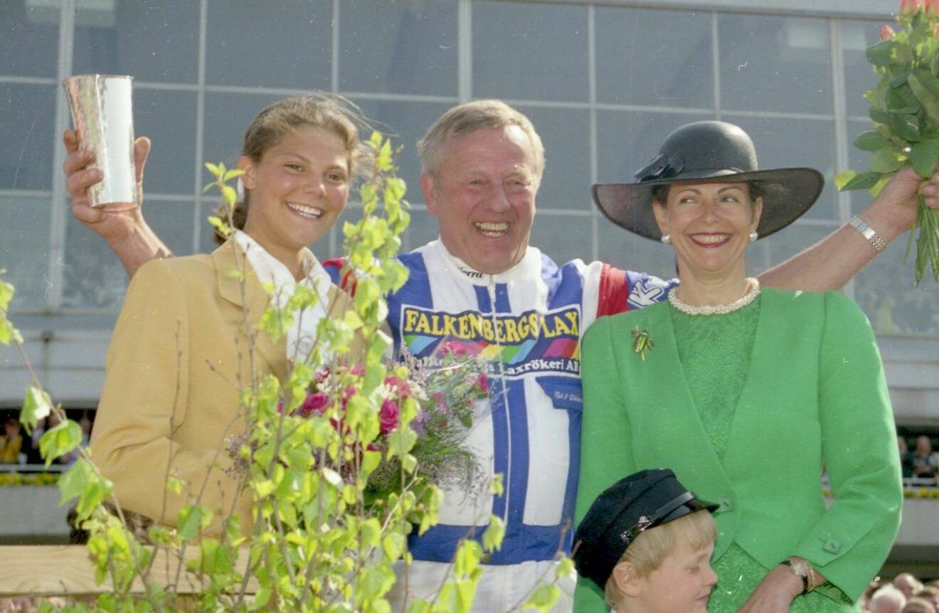 Kronprinsessan Victoria, Kjell P Dahlström och drottning Silvia efter segern. 