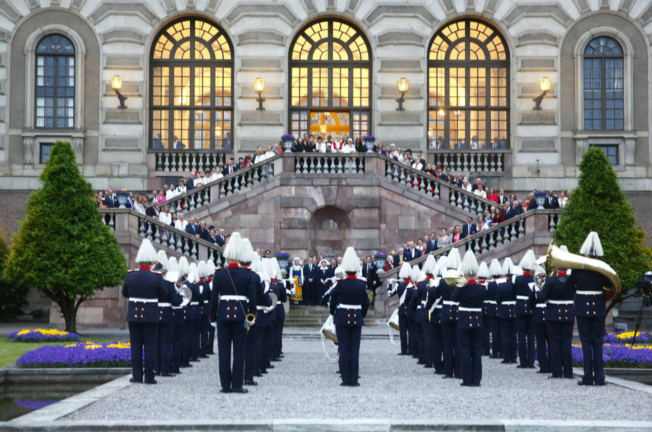 Taptot i Logården på Stockholms slott avslutar kungafamiljens nationaldagsfirandet.