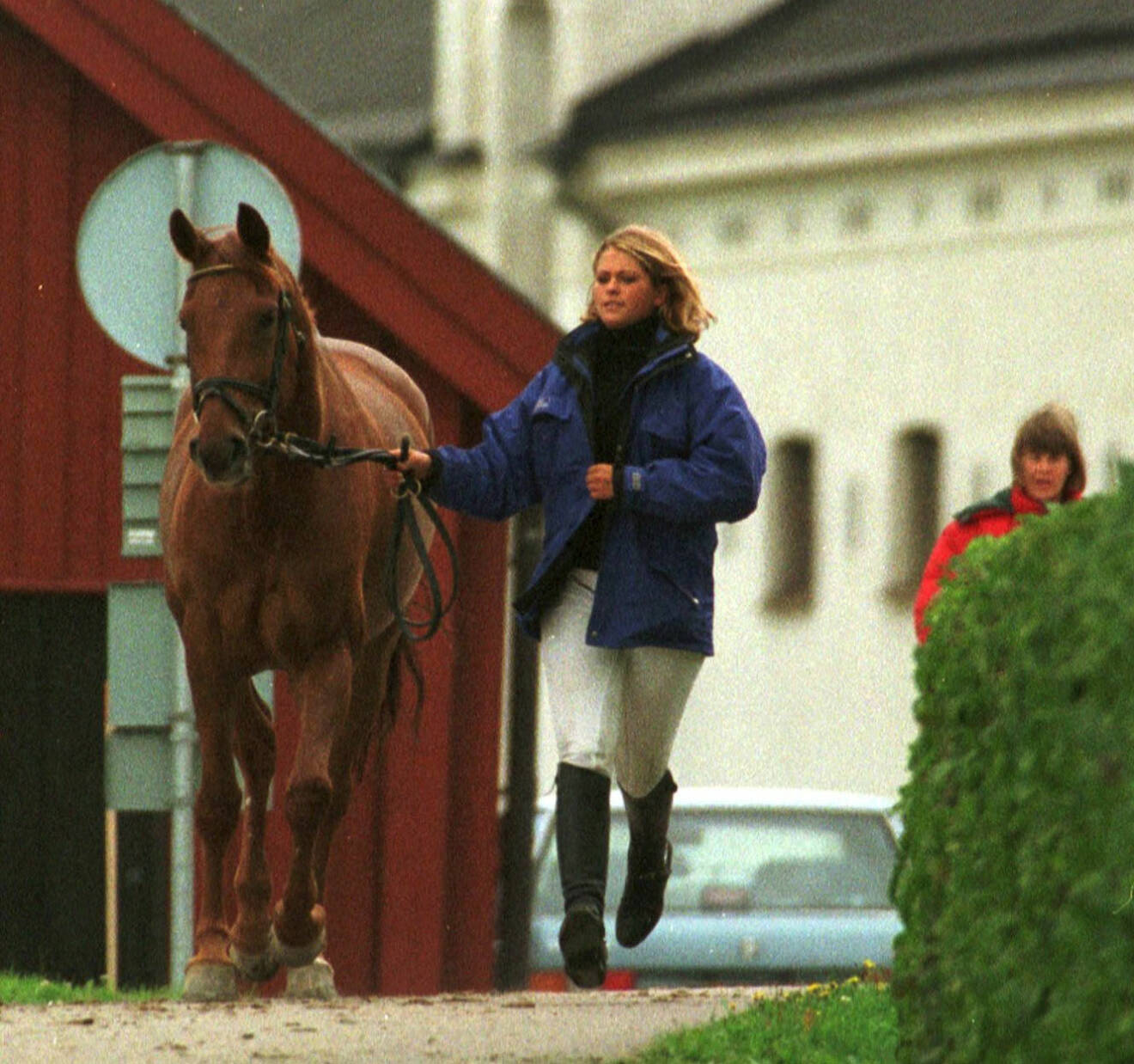 Prinsessan Madeleine springer upp med hästen Balett inför distriksmästerskapet i hoppning, Strömsholm 1999.