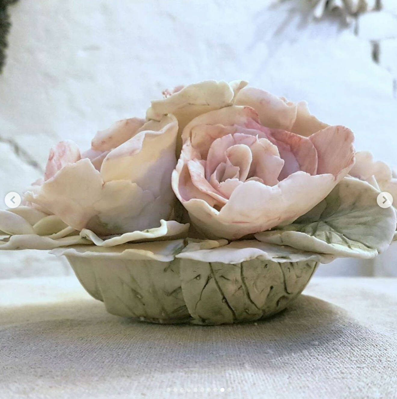 kronprinsessan Mette-Marit skapar keramik, bild från hennes Instagram
