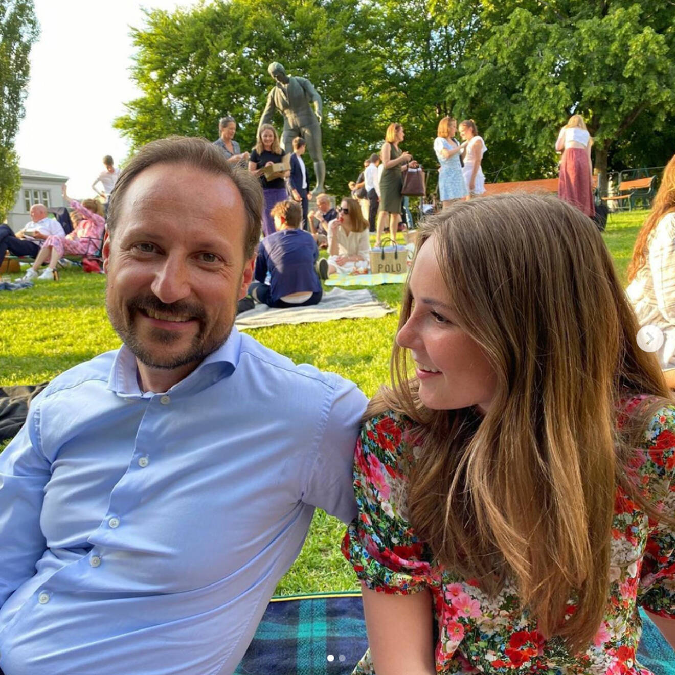 Kronprins Haakon och prinsessan Ingrid Alexandra, bild från Mette-Marits Instagram