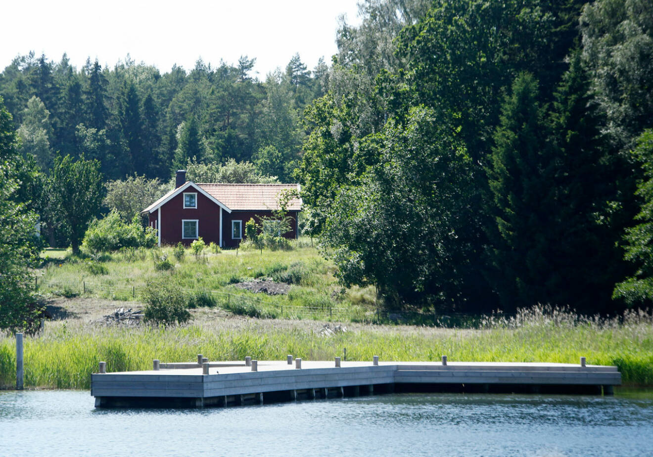 Omgivningarna kring prins Carl Philips och prinsessan Sofias Ökenäs gård