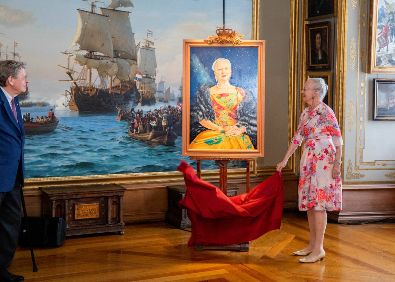 Drottning Margrethe avtäcker sitt nya 80-årsporträtt på Det Nationalhistoriske Museum i Hilleröd.
