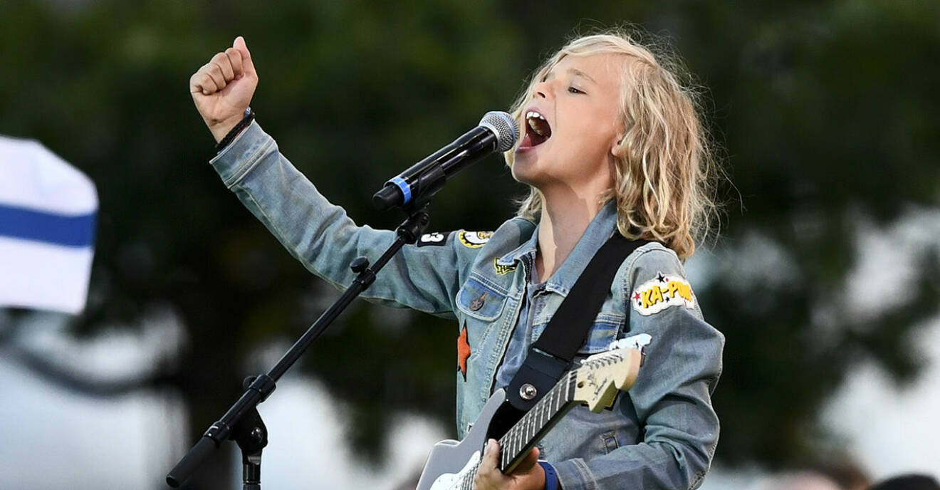 12-årige Oscar är den yngsta artisten som hittills fått kontrakt med Universal Music Sweden. Han blev känd i sociala medier och hans videos har miljontals visningar världen över.