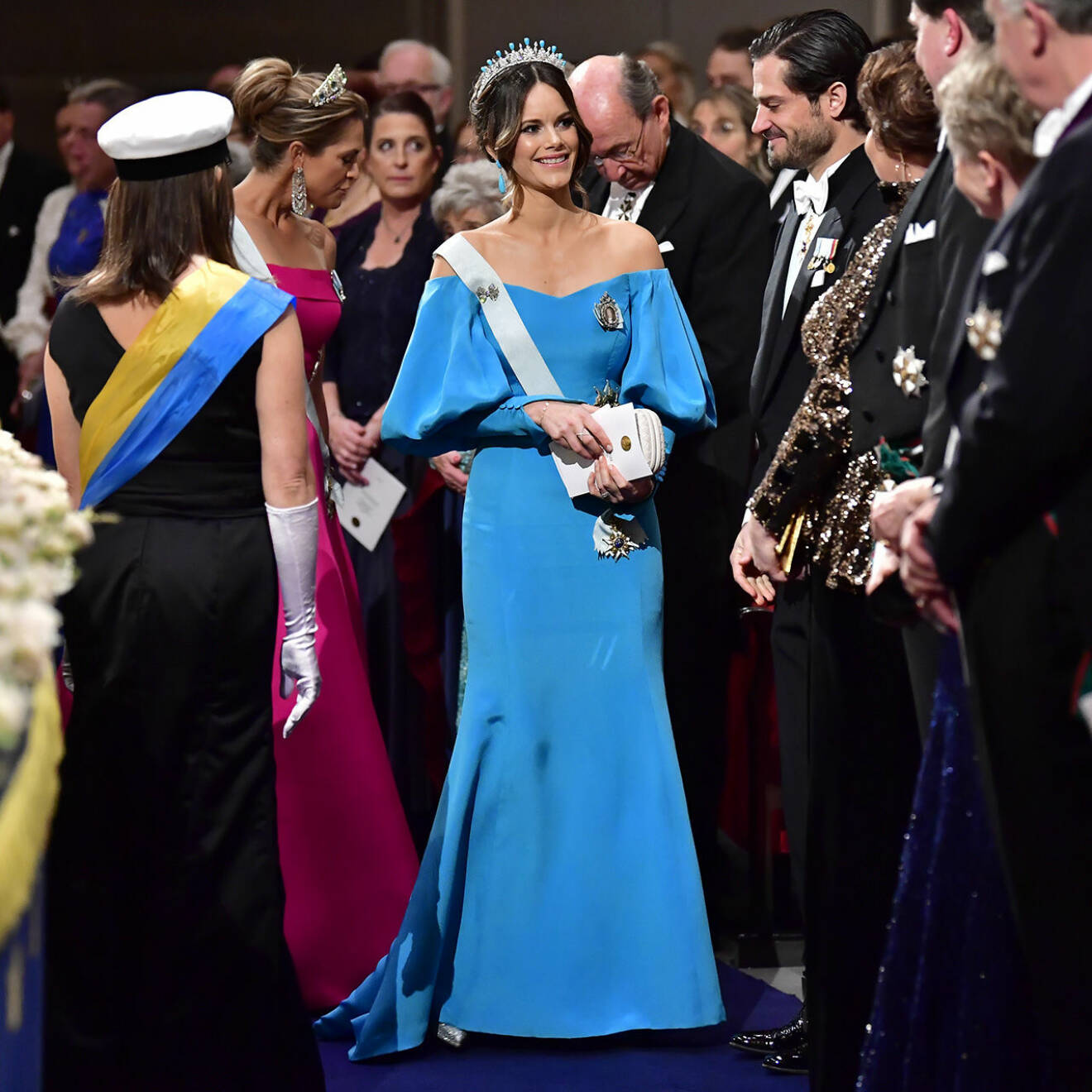 Prinsessan Sofia på Nobelfesten 2019 i en klänning designad av svenska Emelie Jarell.