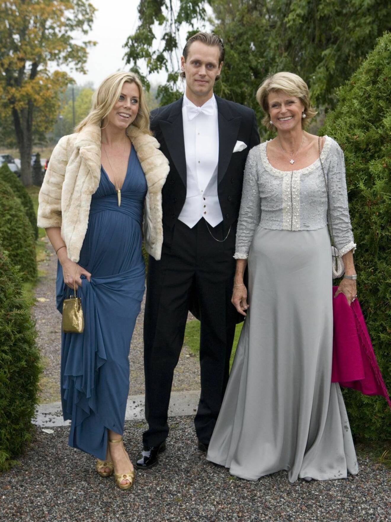 Nygifta Nicole och Jacob de Geer blir snart föräldrar. Här med brudens mamma Christina de Geer.