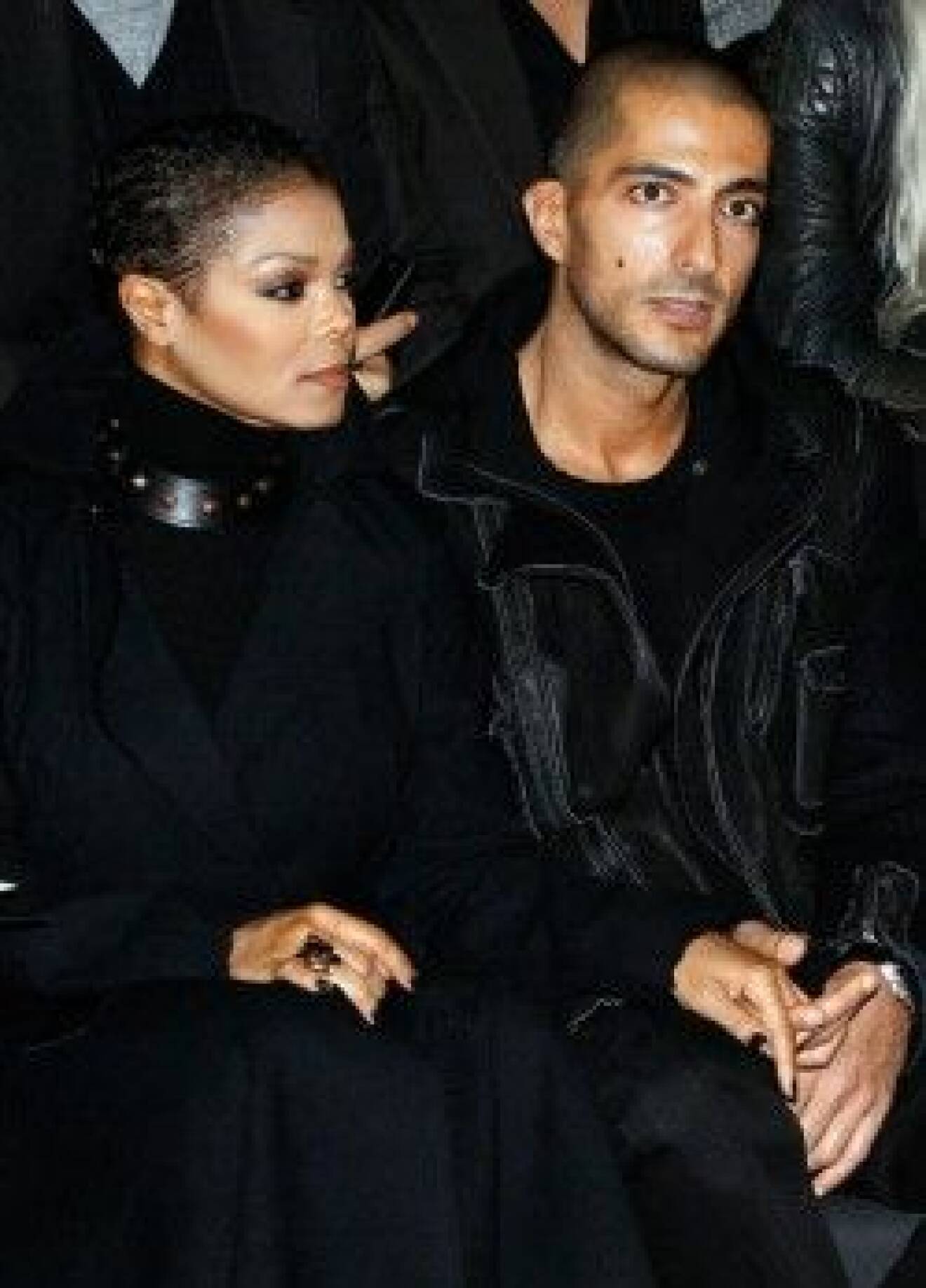 Här ser vi paret på en modevisning i Paris.
