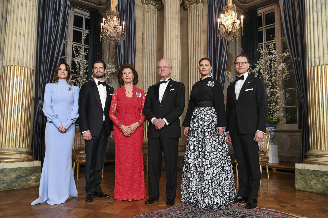 Kungafamiljen: Prinsessan Sofia, prins Carl Philip, drottning Silvia, kungen, kronprinsessan Victoria och prins Daniel.