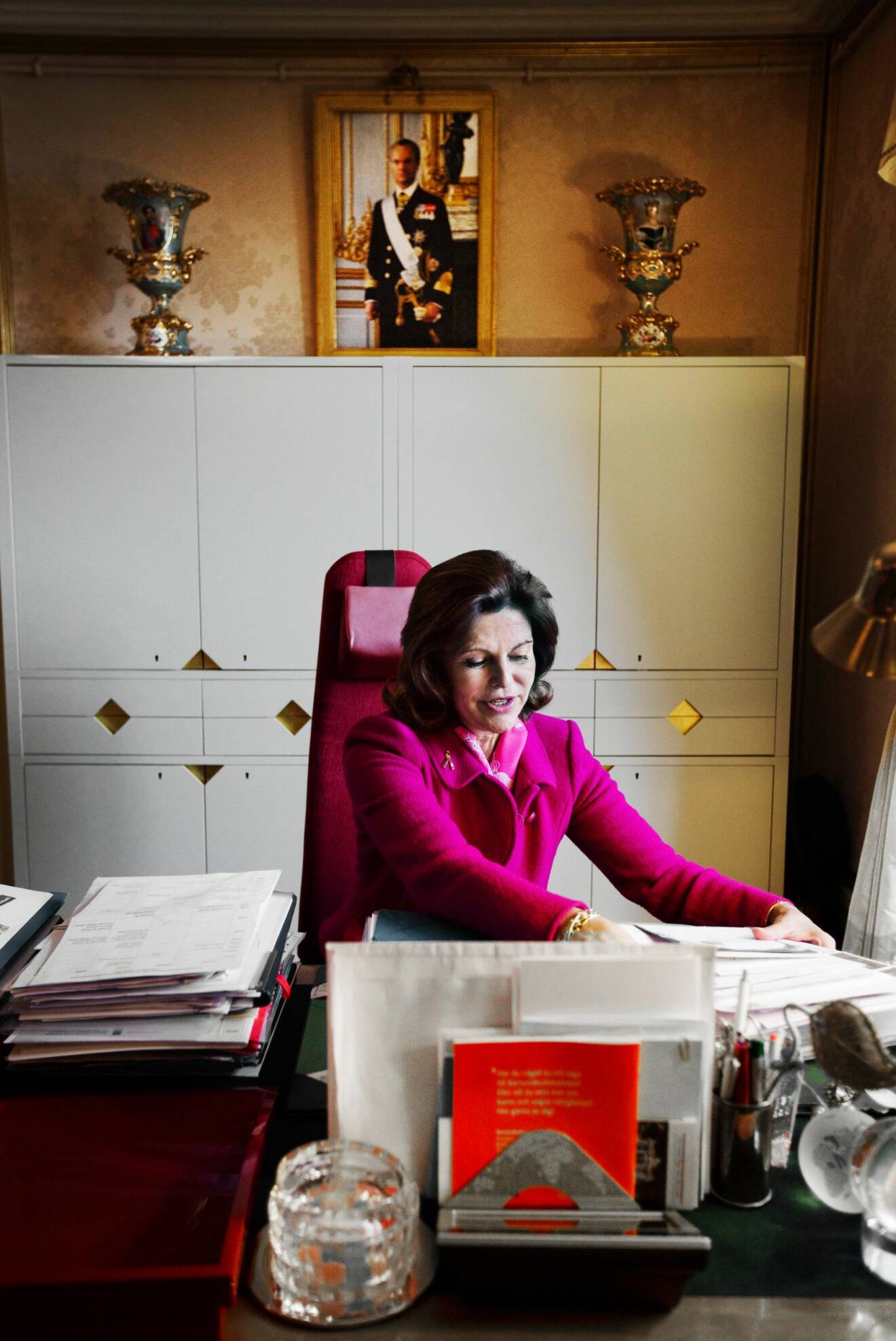 Drottning Silvia på sitt kontor på Stockholms slott.